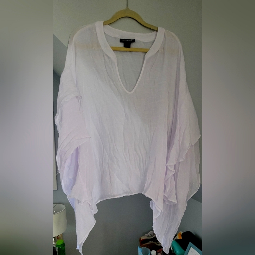 Light, airy top with ruffle sleeves